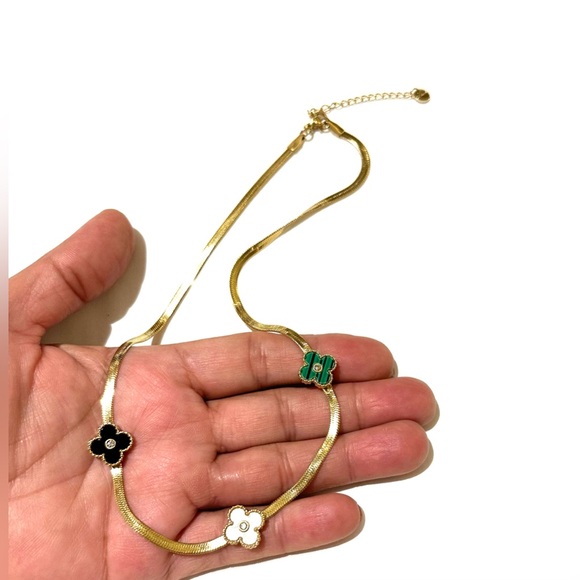 Stainless Steel 3 flower Gold Plated necklace - Picture 2 of 3